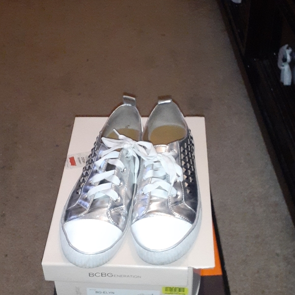 bcbg tennis shoes